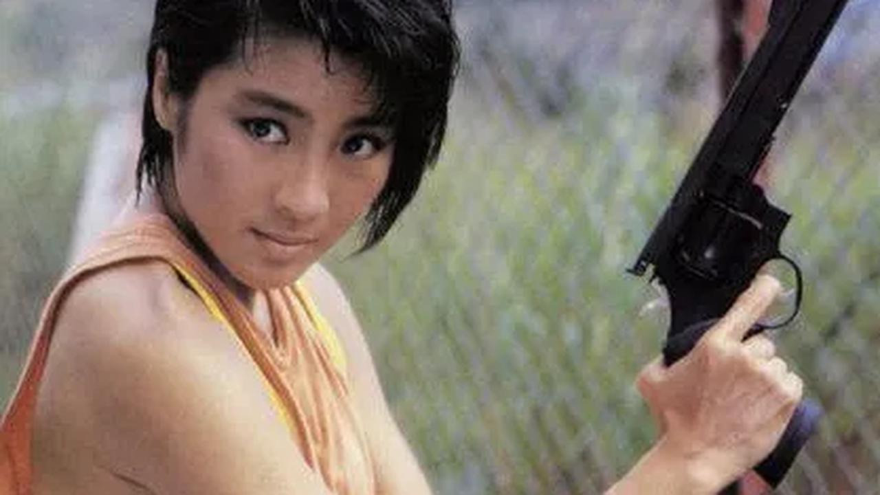 4. Setelah film pertamanya, Michelle Yeoh mulai berlatih keras untuk meningkatkan kemampuan bela diri dan akrobatiknya.