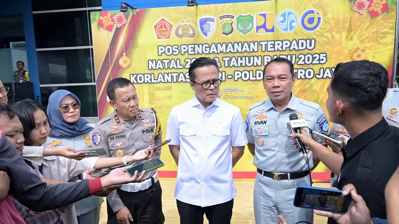 Direktur Utama Jasa Raharja Rivan A. Purwantono bersama Wakil Menteri BUMN Dony Oskaria, Kakorlantas Polri Irjen Pol. Aan Suhanan, dan Direktur Operasional Jasa Raharja, Dewi Aryani Suzana