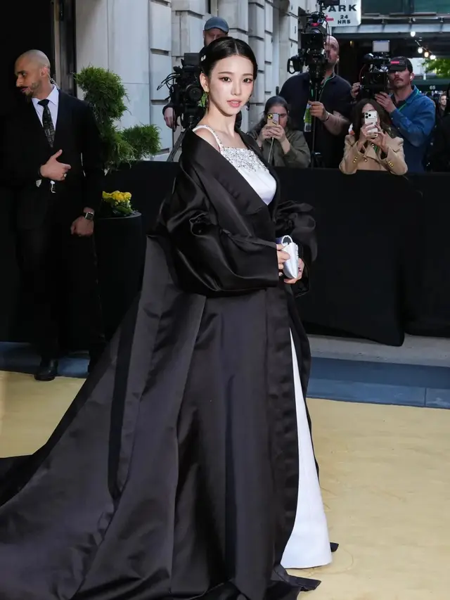 Debut di Met Gala 2026, Karina aespa Pakai Gaun Prada yang Terinspirasi Hanbok Tradisional Korea