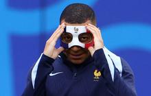 FOTO: Penampilan Terbaru Kylian Mbappe Pakai Topeng Pelindung di Euro 2024, Siap Bela Prancis Lawan Belanda?