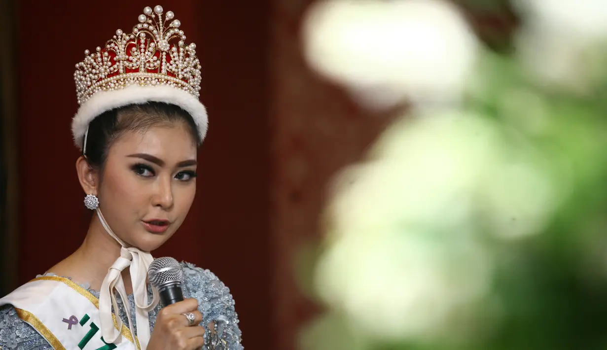 Ketua Dewan Pembina Yayasan Puteri Indonesia, Putri Kuswisnuwardani menyambut gembira kedatangan Kevin yang tiba di Jakarta pada (28/11). Putri bangga dengan hasil yang didapat Kevin. (Nurwahyunan/Bintang.com)