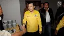 Ketua Umum DPP Golkar Setya Novanto saat tiba menghadiri rapat pleno di Gedung DPP Golkar, Jakarta, Rabu (11/10). Setya Novanto juga telah memenangkan sidang praperadilan terkait kasus e-KTP. (Liputan6.com/Johan Tallo)