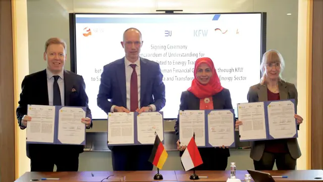 PLN menandatangani Memorandum of Understanding (MoU) pembiayaan dengan bank pembangunan Jerman Kreditanstalt für Wiederaufbau (KfW) untuk mempercepat transisi energi di Indonesia. Kredit yang diberikan ke PLN mencapai Rp 10,7 triliun. (Dok PLN)