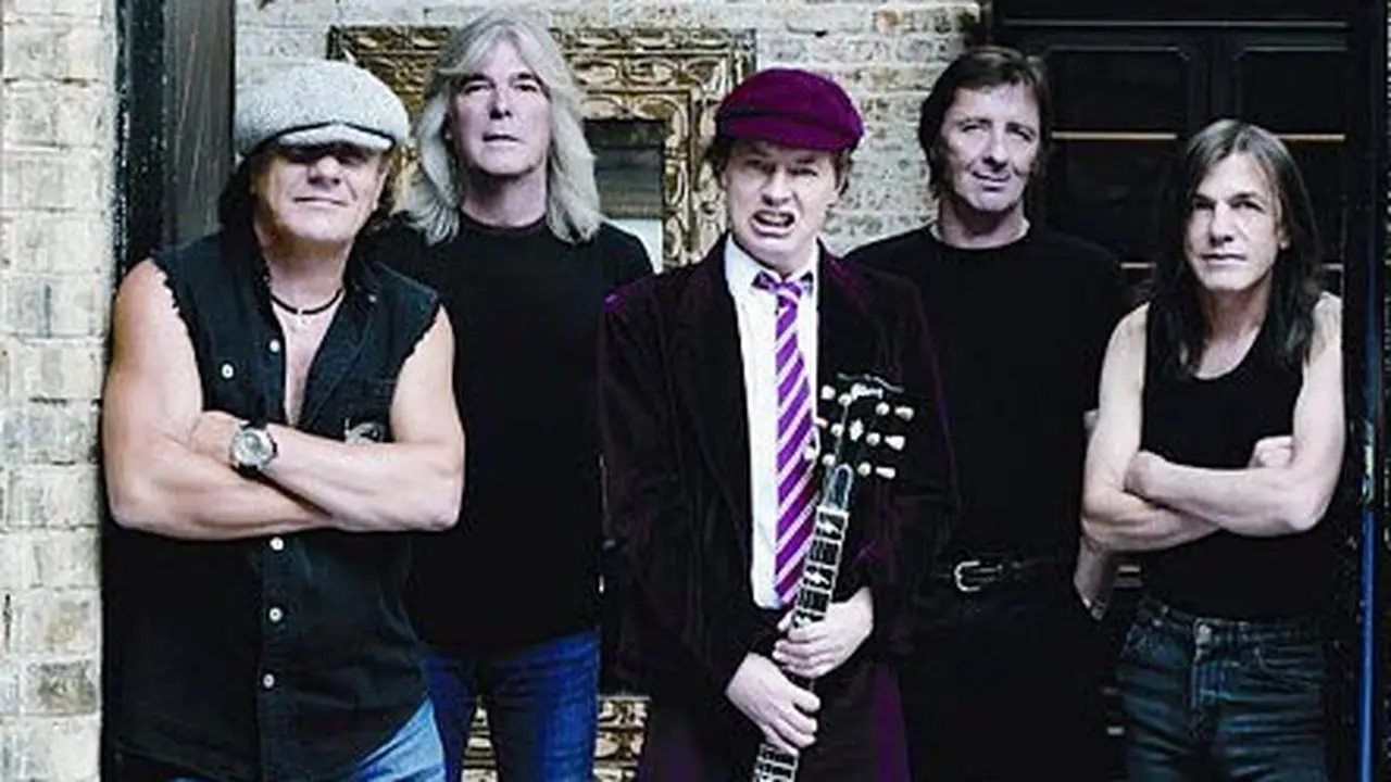 AC/DC Akan Pensiun?