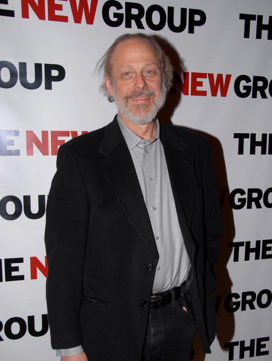 Aktor Mark Blum saat menghadiri pesta malam pembukaan Mourning Becses Electra: A Trilogy di Metro Marche, New York City, Amerika Serikat, 19 Februari 2009. Madonna menyampaikan meniggalnya Mark Blum melalui Instagram pribadinya. (Alli Harvey/Getty Images/AFP)