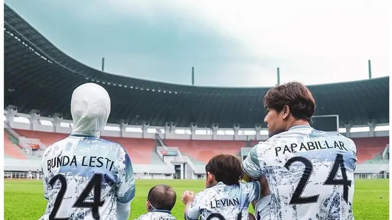 6 Momen Bahagia Lesti Kejora Umumkan Hamil Anak Ketiga, Unik di Lapangan Bola