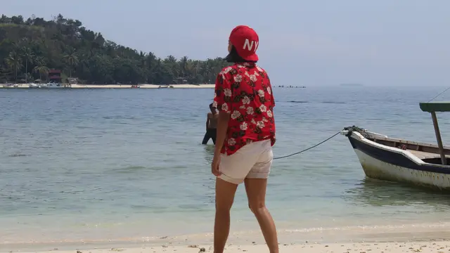 Pemandangan dari Pulau Pasumpahan, Sumatera Barat.