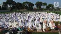 Tahun baru Hijriah merupakan salah satu hari yang penting untuk menjalani ibadah dengan memperbanyak dzikir dan doa-doa untuk memohon keberkahan di tahun 1445 Hijriah. (merdeka.com/Arie Basuki)