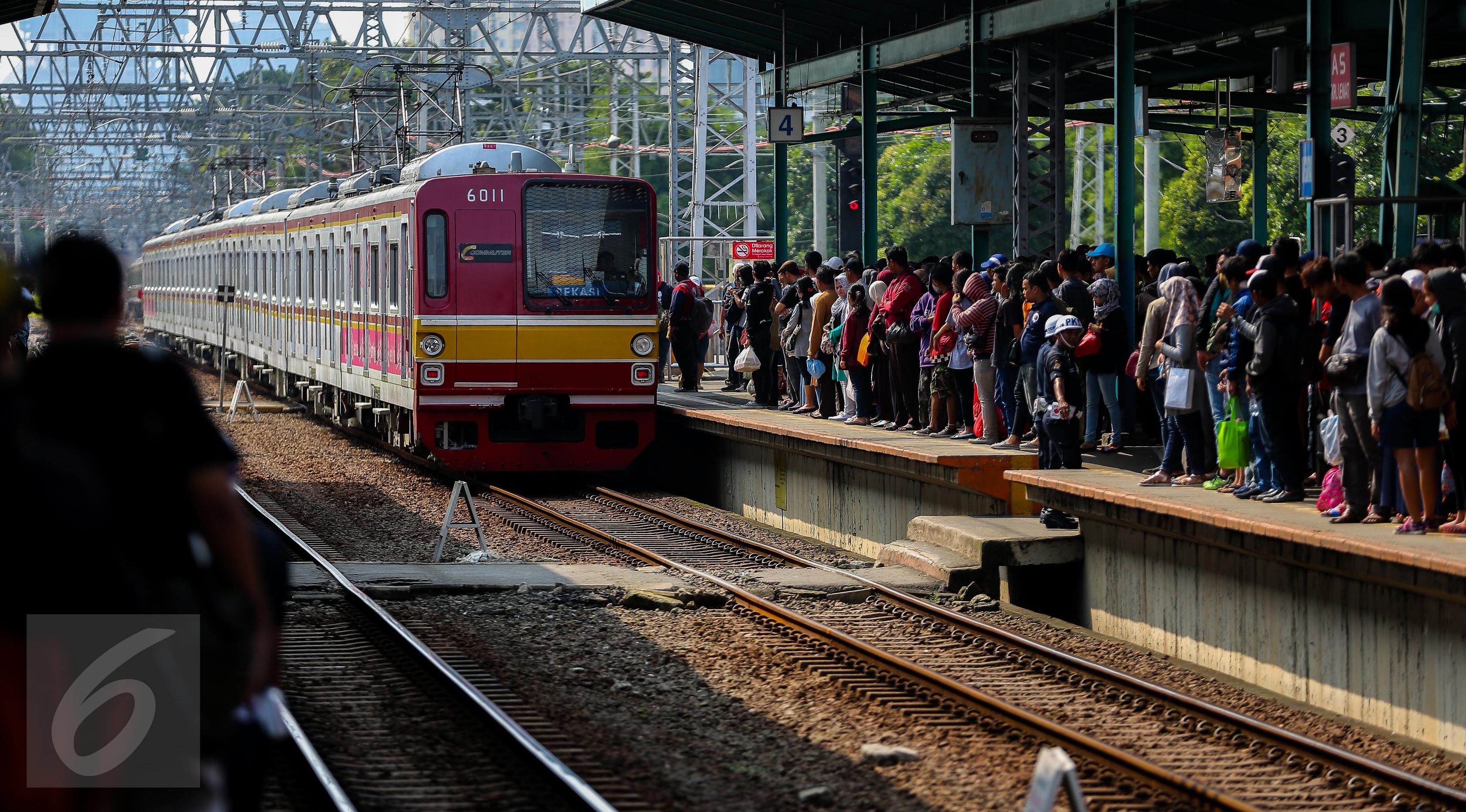 Editor Says Kenapa Orang orang di Kereta Ganas 