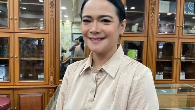 Shezy Idris saat lakukan perawatan.