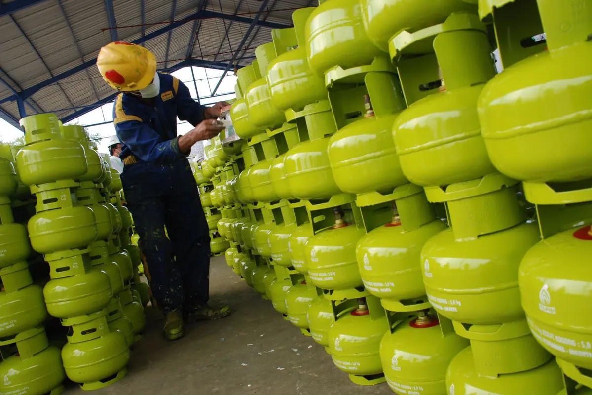 Direktur Utama Pertamina Nicke Widyawati menyampaikan bahwa khusus LPG Subsidi 3 Kg saat ini memang mengalami peningkatan konsumsi. Namun Pertamina terus berkomitmen untuk menjaga pasokan agar tetap aman.