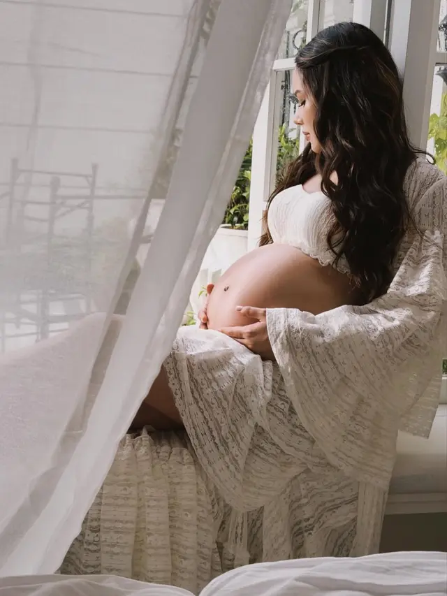 Baby Bump Makin Besar, Gaya Maternity Shoot Alyssa Daguise Tuai Pujian Jelang Jadi Ibu