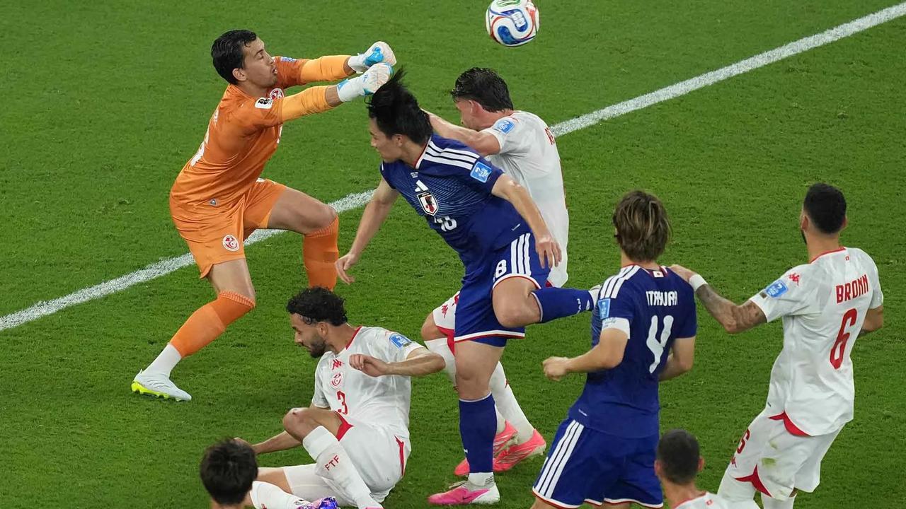 FOTO: Jepang Lolos ke 32 Besar Usai Hajar Tunisia