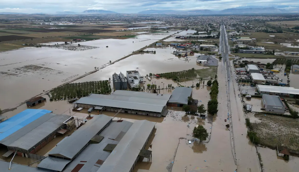 Jumlah korban tewas akibat hujan badai yang melanda sebagian wilayah Yunani, Turki, dan Bulgaria terus meningkat. (AP Photo/Vaggelis Kousioras)