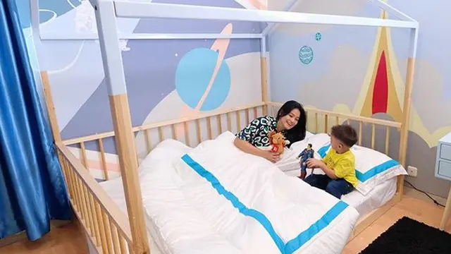 Potret Kamar Kai dan Juna Anak Titi Kamal, Bertema Luar Angkasa. (Sumber: Instagram.com/titi_kamall)