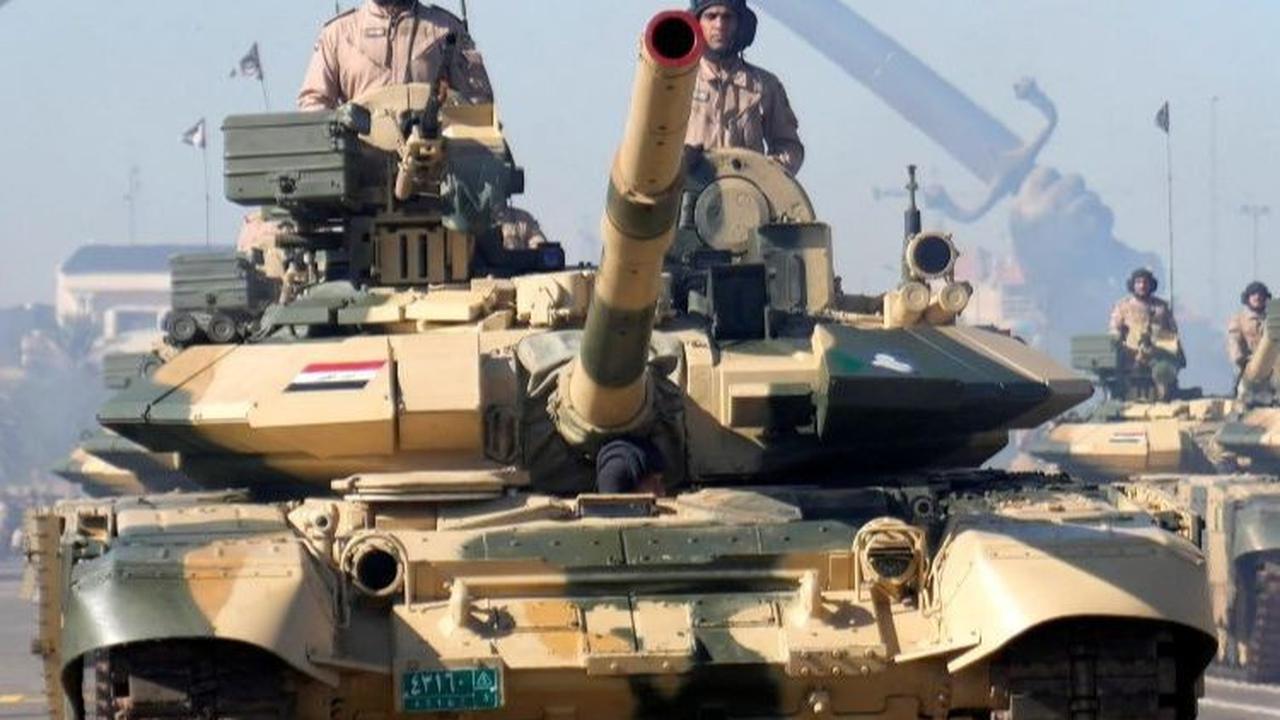 Salah satunya seperti kendaraan tank ini tampil menggetarkan jalan.