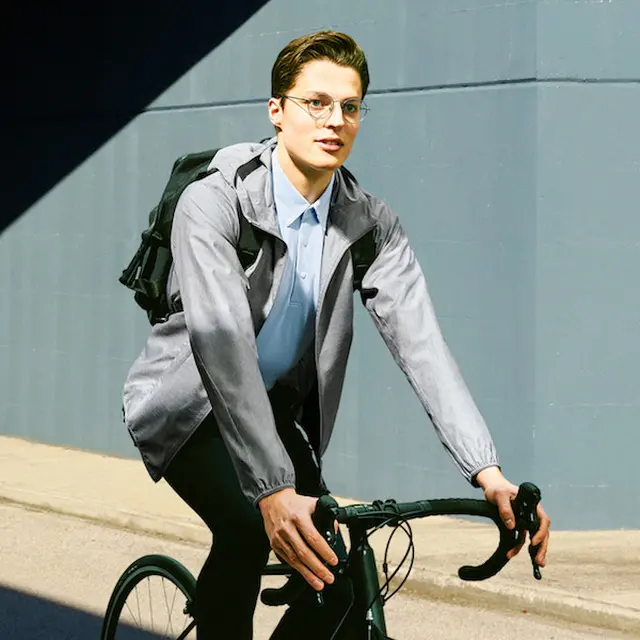 Tidak Cukup Sunscreen, Melindungi Kulit dari Radiasi Matahari Bisa dengan Outfit Berteknologi UV Protection