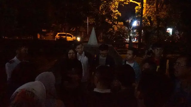 Dari gedung sekolah di Jalan Belitung, peserta melanjutkan perjalanan ke Gedung Bala Keselamatan.