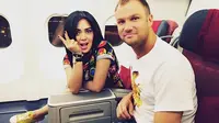 So Sweet, Dash Berlin Rangkul Manja Syahrini