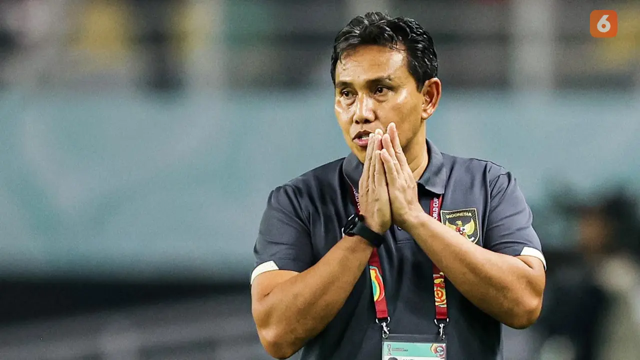 Foto: Ekspresi Tegang Bima Sakti saat Timnas Indonesia U-17 Menahan Gempuran Ekuador di Piala Dunia U-17 2023