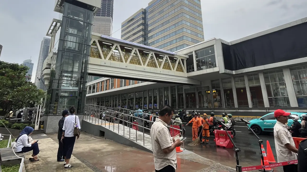 Rencana Jembatan Penyeberangan Orang (JPO) Halte Transjakarta MH Thamrin terintegrasi dengan Gedung Sarinah.