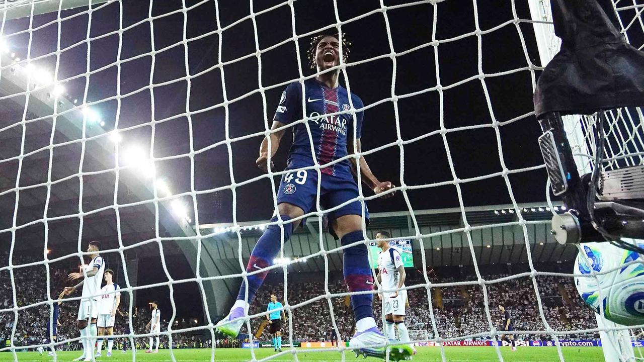 FOTO: PSG Raih Piala Super UEFA Pertama Usai Tundukkan Tottenham Lewat Drama Adu Penalti