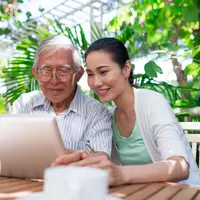 ilustrasi ayah dan anak dewasa/ copyright By Dragon Images from Shutterstock