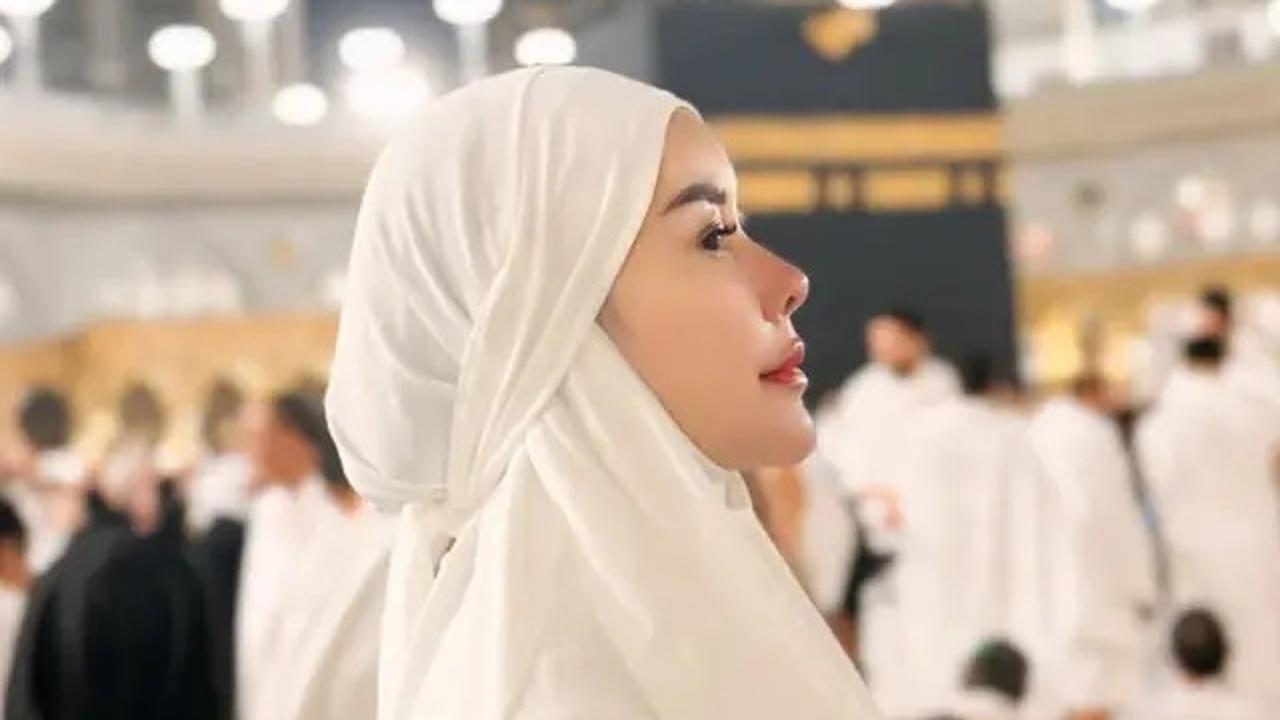7 Artis Umrah Jelang Puasa Ramadhan 2025, Sintya Mariska Berdoa Hadiahi Ibu Cucu