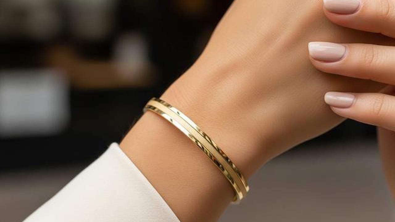 15 Rekomendasi Gelang Emas Elegan untuk Ibu Paruh Baya yang Timeless, Hadiah Spesial Hari Ibu