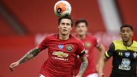 Victor Lindelof merupakan bek andalan Solskjaer sebelum datangnya Raphael Varane. Ia tercatat mampu memenangkan duel satu lawan satu sebesar 66% dan duel udara sebesar 61% dari empat pertandingannya. Meski begitu, Lindelot belum mampu membuat satupun clean sheet. (AFP/Peter Powell)