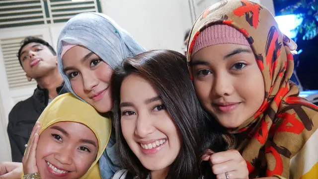 6 Potret Pesinetron Ayya Renita Saat Pakai Hijab, Bikin Pangling