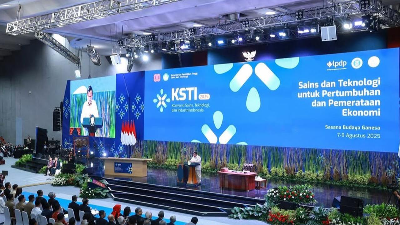 VIDEO: Aksi Tak Terduga Prabowo Tutup Gelar Jenderal Bintang 4 TNI, Banjir Tepuk Tangan di ITB