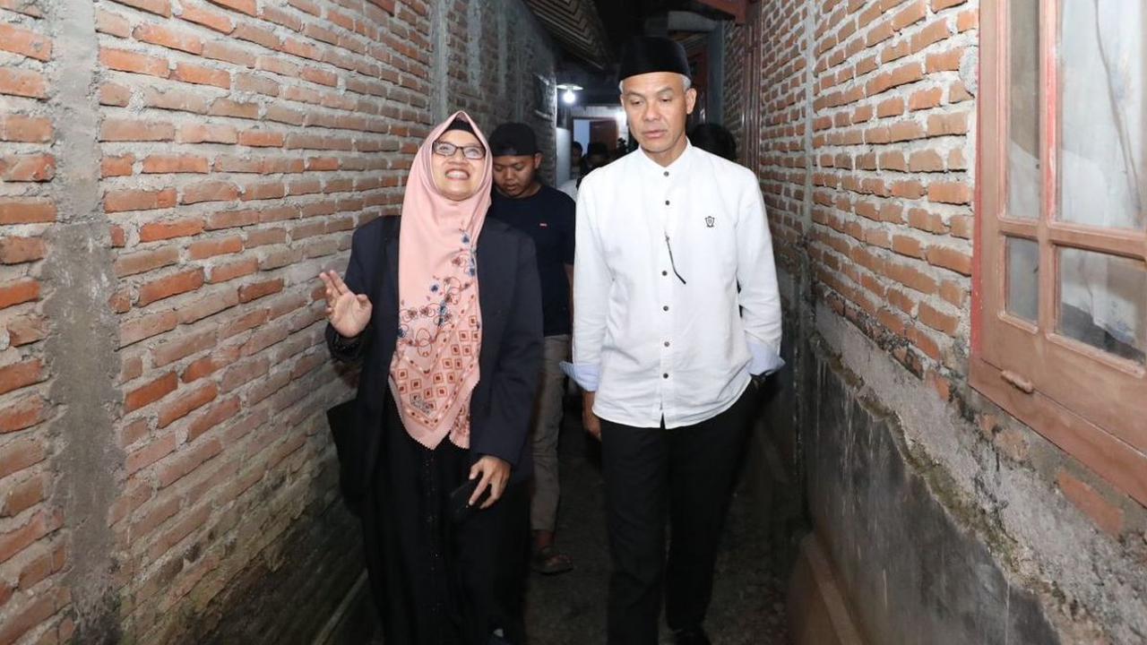 Sementara itu, Ganjar merasa terharu dengan jamuan istimewa yang dihadirkan Desa Karangsari terhadapnya. Menurut Ganjar, hal tersebut merupakan ciri khas desa yang masih kental kebersamaannya.