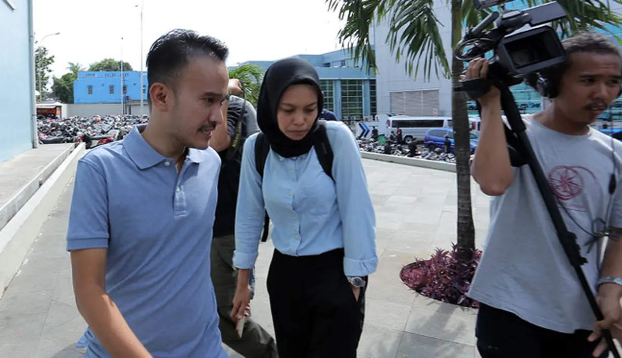 Terkait kabar perceraian ini, tanggapan pun datang dari berbagai pihak, termasuk kalangan selebriti. Salah satunya adalah Ruben Onsu yang dimintai tanggapan soal kabar perceraian Ahok dan istrinya. (Deki Prayoga/Bintang.com)