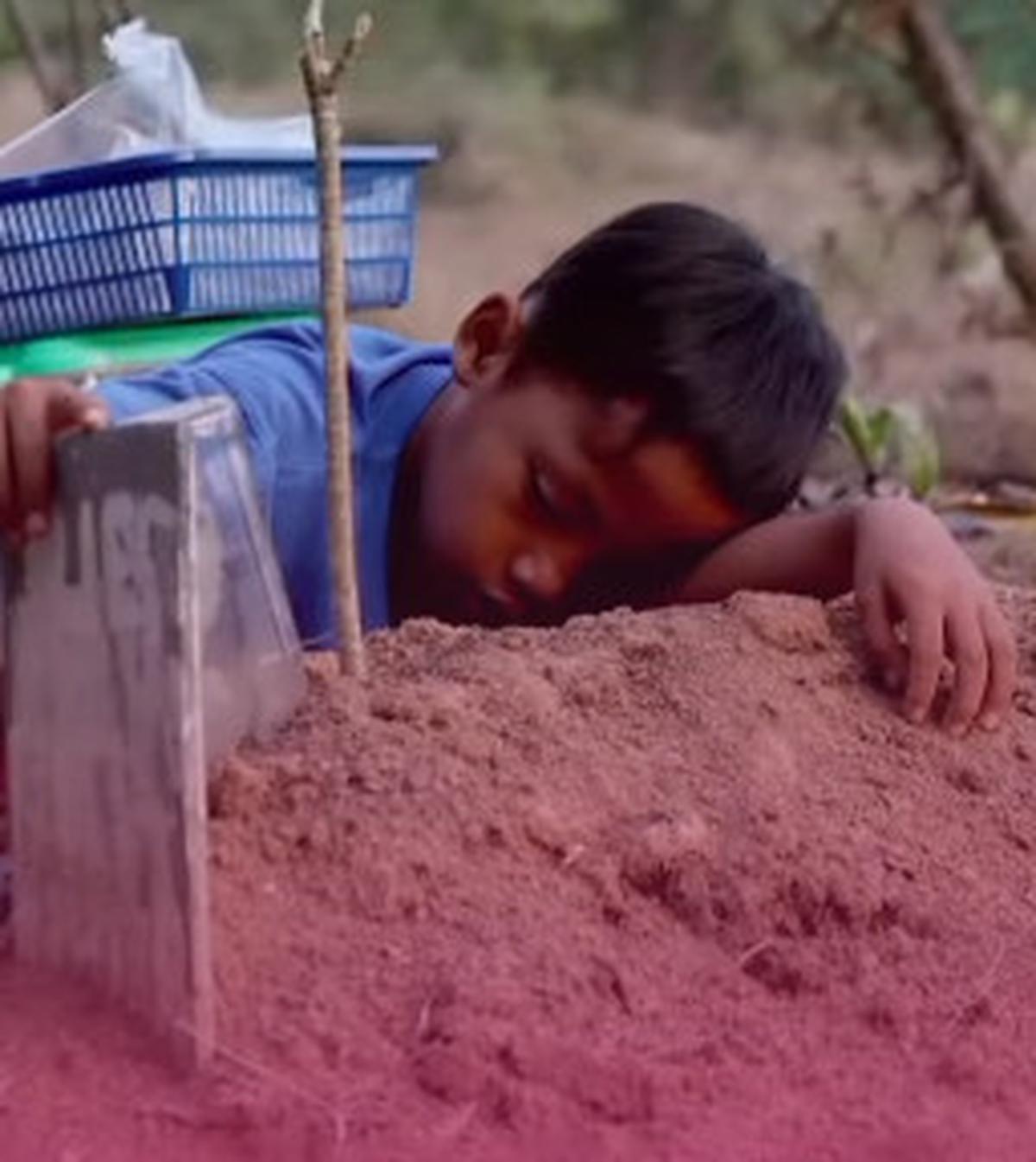 Perjuangan Bocah Yatim Ditinggal Pergi Ibu,
