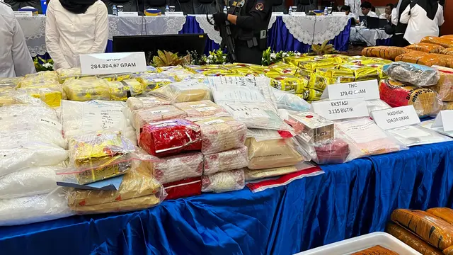 BNN dan Bea Cukai berhasil mengamankan 683.885,79 gram narkotika dan barang terlarang. (Gagas/Liputan6.com)