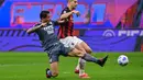 Federico Barba (kiri) menjadi nama rekrutan anyar persib selain Thom Haye. Barba merupakan pemain yang telah malang melintang di Serie A Italia dengan pengalaman lebih dari 100 penampilan. (AFP/Miguel Medina)