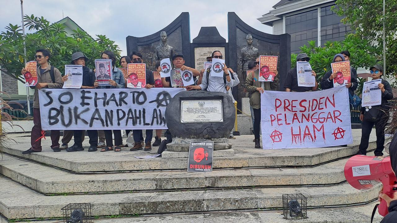 Aktivis di Yogyakarta Gelar Aksi Tolak Soeharto Jadi Pahlawan Nasional
