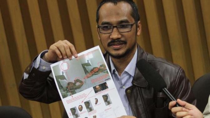 Penjelasan Abraham Samad Soal Foto Syur Bersama Feriyani 