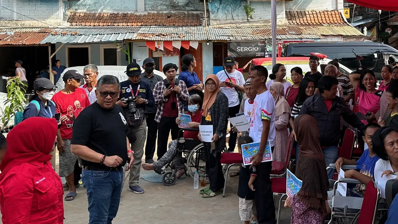 Sekjen PDIP Hasto Kristiyanto Blusukan di Rusun Tanah Tinggi Jakarta Pusat