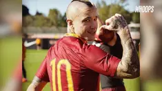 Sepak terjang Ahok membuat pemain AS Roma, Radja Nainggolan kagum. Ia pun memberikan dukungan pada Ahok untuk menang di Pilkada DKI Jakarta