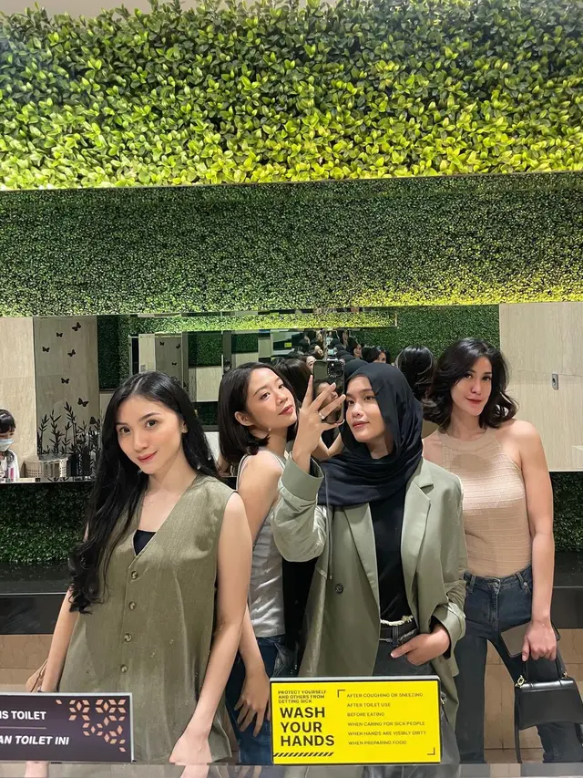 6 Potret Pesonil Eks Girl Band Princess Kumpul Bareng, Bawa Momongan