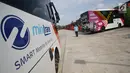 Tampilan bus Minitrans yang berada di kantor TransJakarta, Cawang, Jakarta, Selasa (17/10). Minitrans ini sebagai angkutan umum pengumpan atau feeder, sedangkan Metrotrans, merupakan versi besar dari Minitrans. (Liputan6.com/Immanuel Antonius)