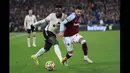 Pada menit ke-82, upaya keras Liverpool berbuah hasil setelah Divock Origi mencetak gol kedua The Reds dan membuat tim asuhan Jurgen Klopp itu kini hanya tertinggal 2-3. (AP Photo/Ian Walton)
