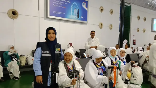 Ketika Petugas Binmas Konghucu Jabat Ketua Kloter Perempuan Pertama dari Kalimantan Barat