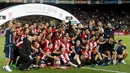 Pemain Athletic Bilbao merayakan kemenangan usai menang agregat atas Barcelona di leg kedua Piala Super Spanyol di stadion Camp Nou, Barcelona, Spanyol, (18/8/2015).  Athletic Bilbao menang dengan agregat akhir 1-5. (REUTERS/Albert Gea)
