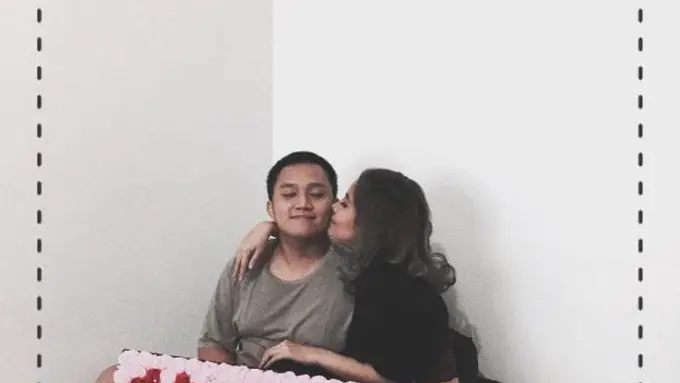 [Bintang] Oka Mahendra Meninggal, Awkarin Sedih Cuma Bisa Ngasih Ini