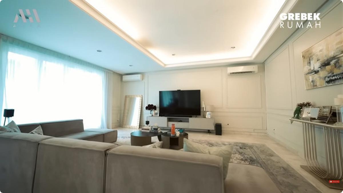 5 Potret Ruang Tamu Rumah Olla Ramlan dan Interiornya, Mewah tapi Tetap Cozy