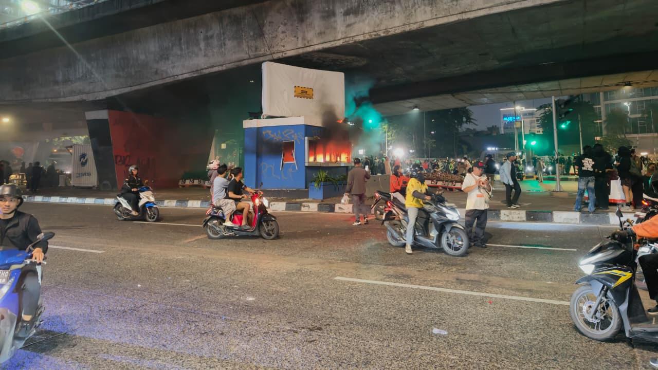 Berulang Kali Pos Polisi Slipi Jadi Korban Amarah Pendemo
