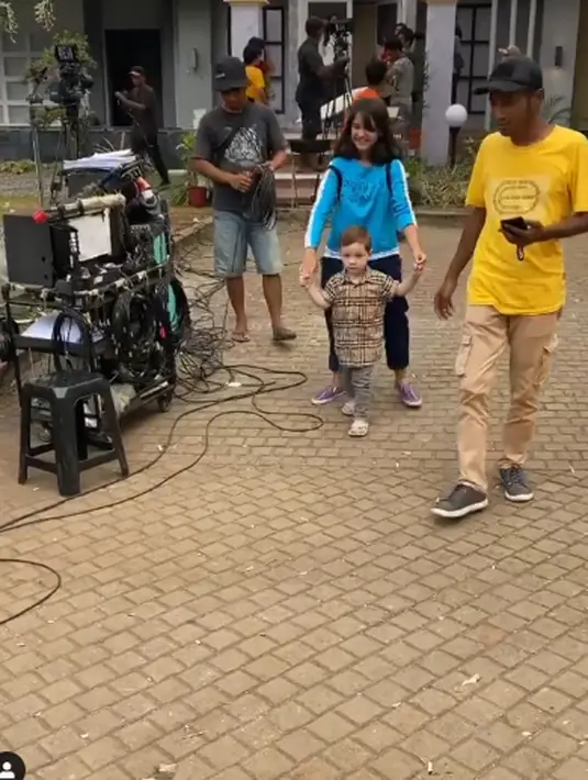 Anak Stefan William syuting (Instagram/celine_evangelista)